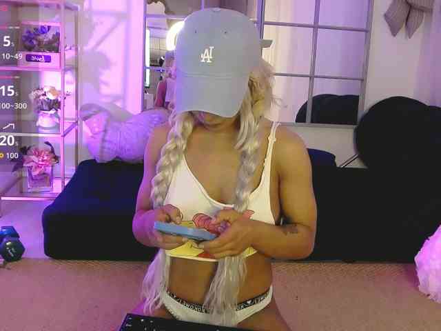 SarahRaiynex webcam