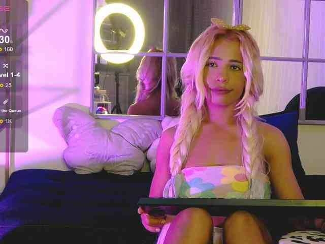 SarahRaiynex webcam