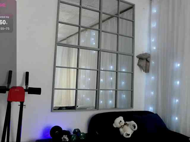 SarahRaiynex webcam
