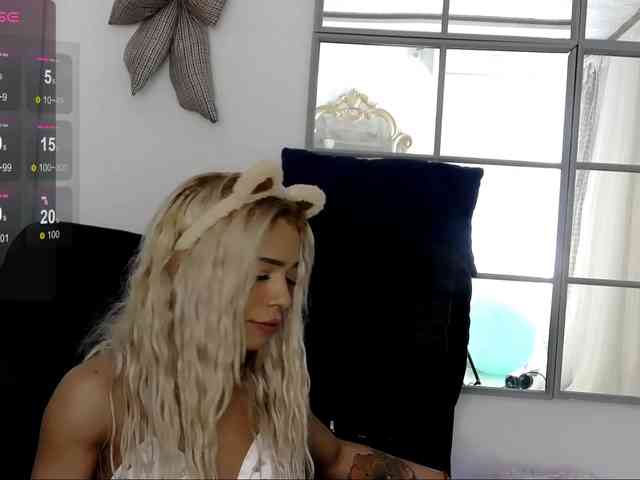 SarahRaiynex webcam