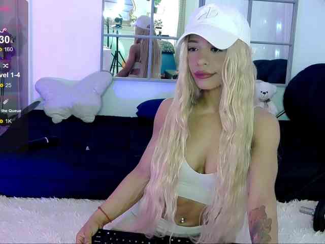 SarahRaiynex webcam