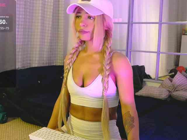 SarahRaiynex webcam