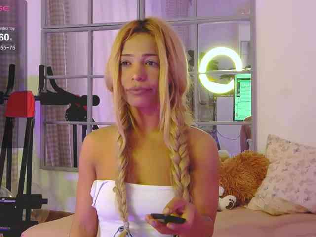 SarahRaiynex webcam
