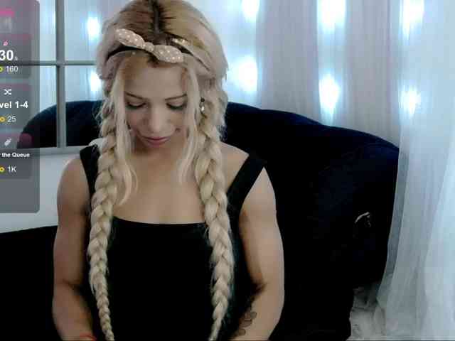 SarahRaiynex webcam