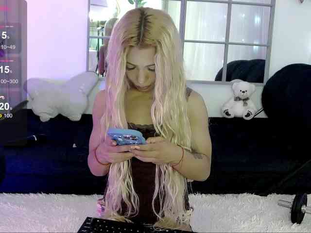 SarahRaiynex webcam