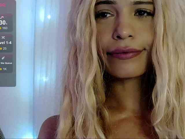 SarahRaiynex webcam