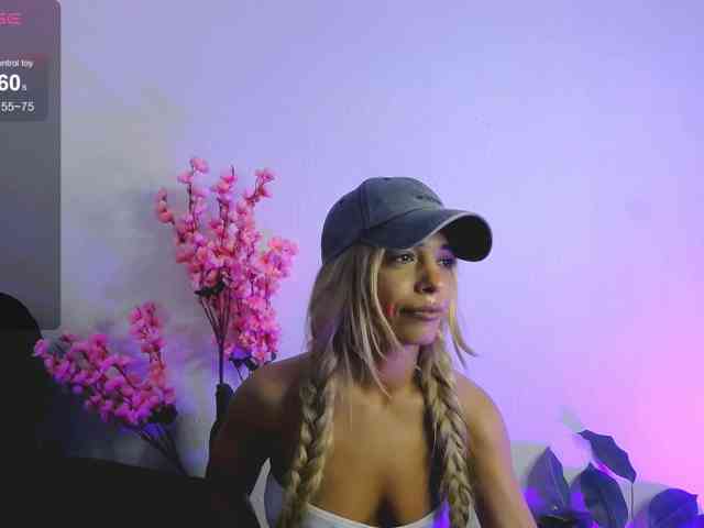 SarahRaiynex webcam