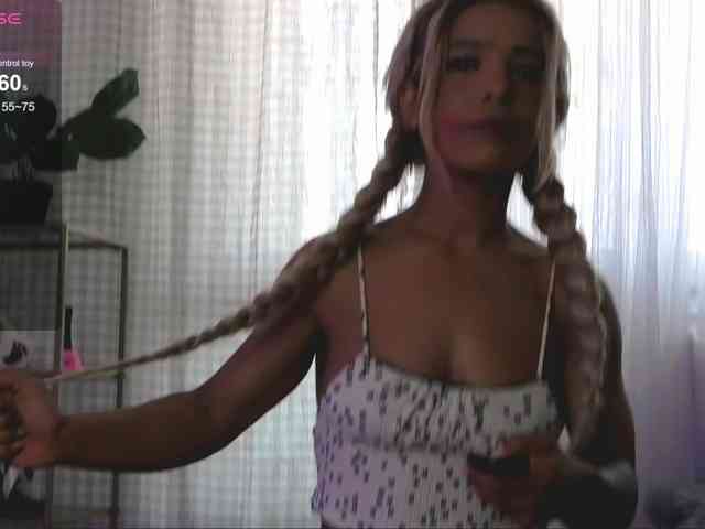 SarahRaiynex webcam