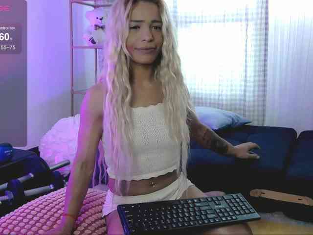 SarahRaiynex webcam