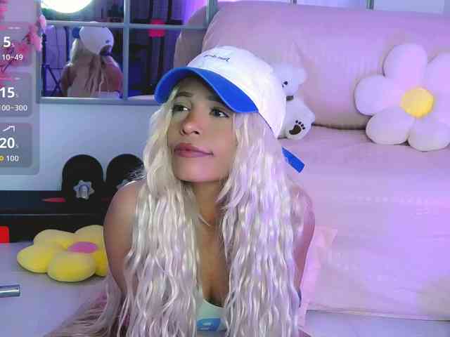 SarahRaiynex webcam