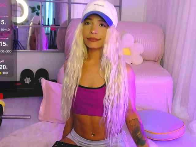 SarahRaiynex webcam