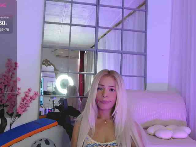 SarahRaiynex webcam