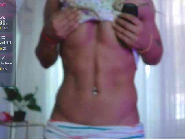 SarahRaiynex webcam