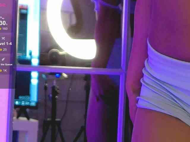 SarahRaiynex webcam