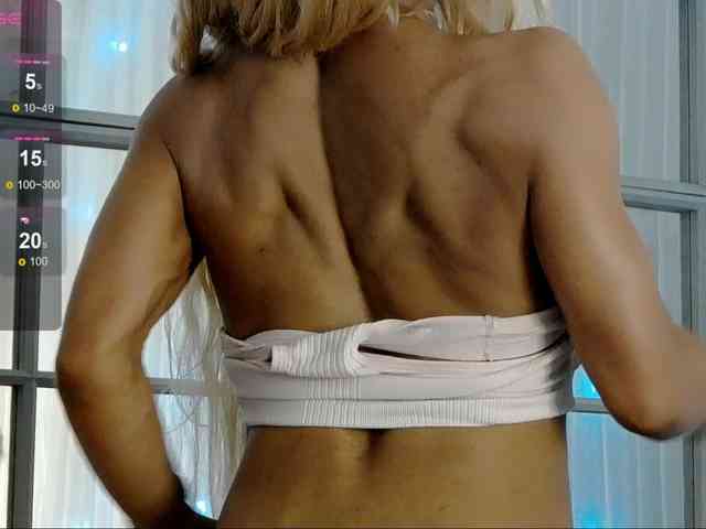 SarahRaiynex webcam