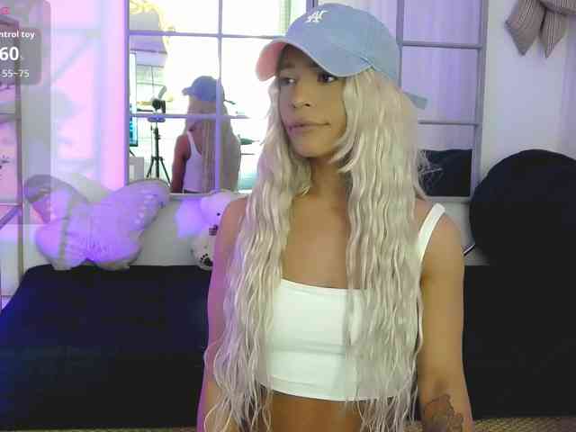 SarahRaiynex webcam