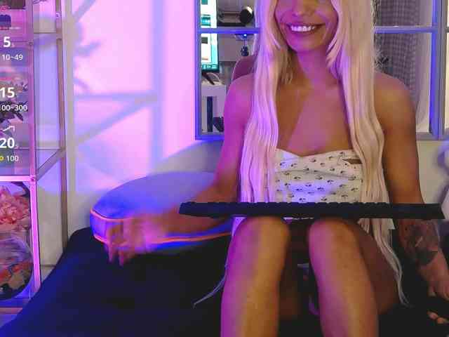 SarahRaiynex webcam