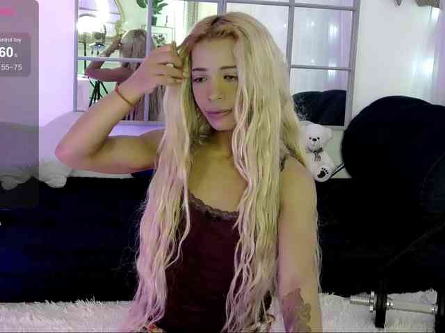 SarahRaiynex webcam