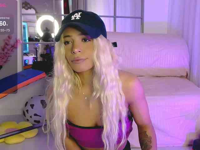 Model: SarahRaiynex