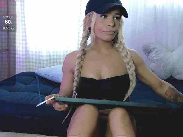 SarahRaiynex webcam