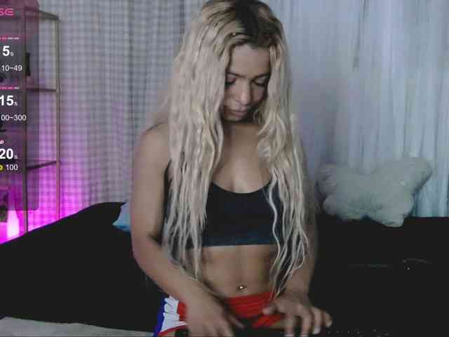 SarahRaiynex webcam