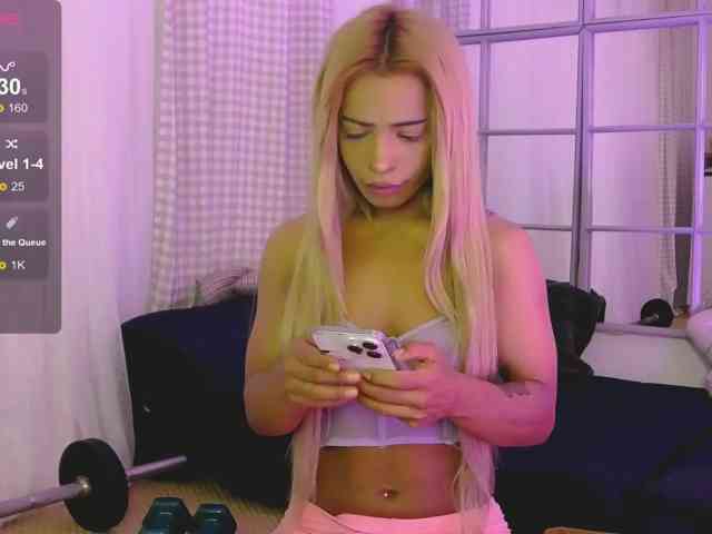 SarahRaiynex webcam