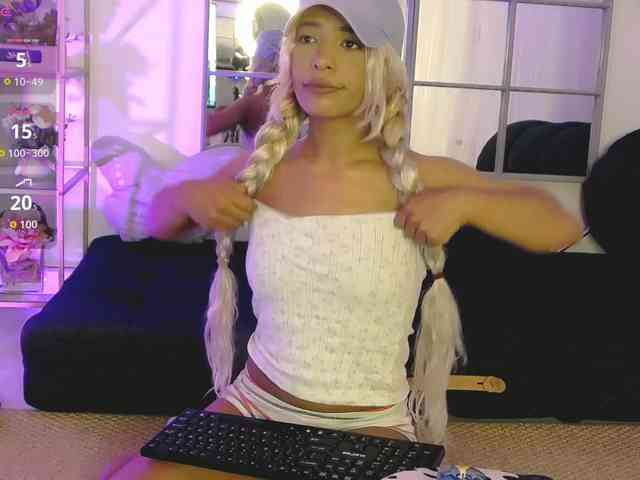 SarahRaiynex webcam
