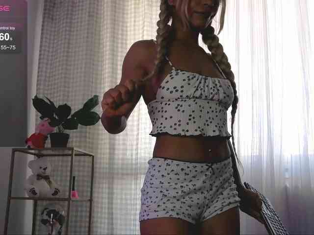 SarahRaiynex webcam