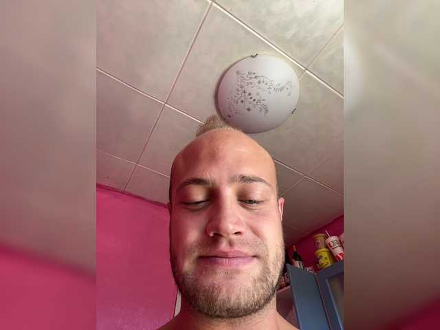 Family707 live cam on BongaCams