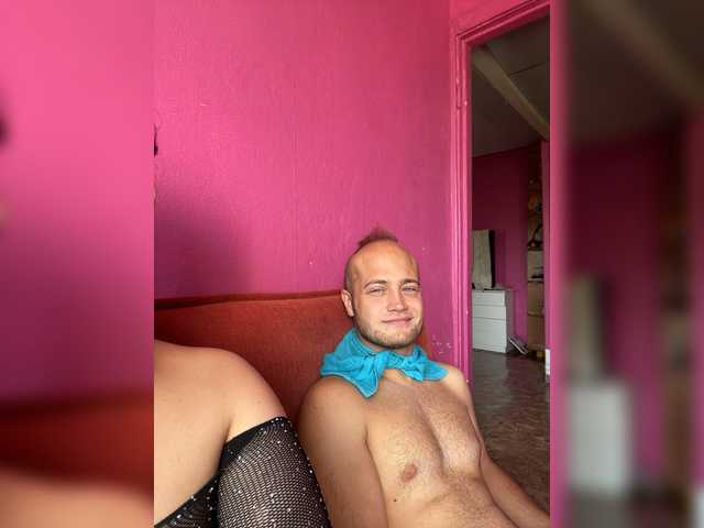 Family707 live cam on BongaCams