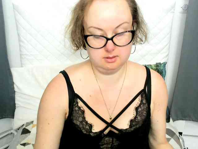 BonnieFlirt webcam