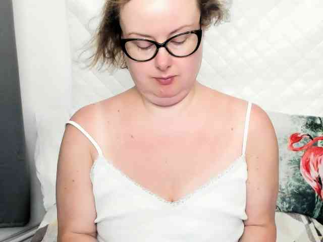 BonnieFlirt webcam