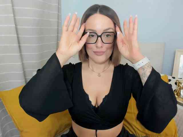 Model: MollyAngelXx