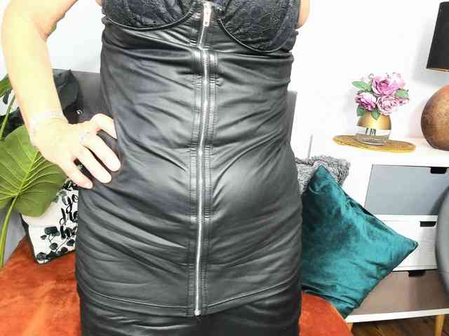 CrystalWomenX webcam