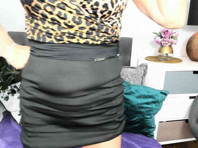 CrystalWomenX webcam