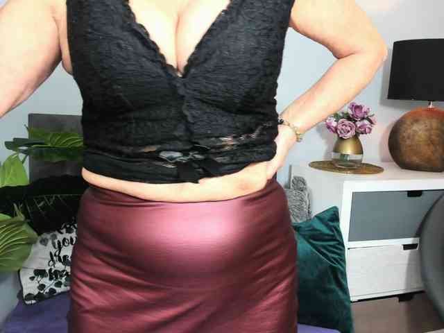 CrystalWomenX webcam