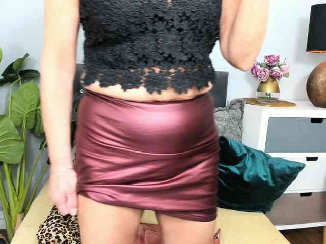 CrystalWomenX webcam