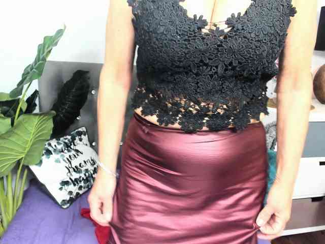 CrystalWomenX Live Webcam on BongaCams