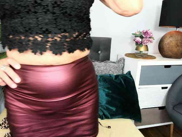 online live sex CrystalWomenX