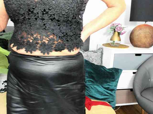CrystalWomenX webcam