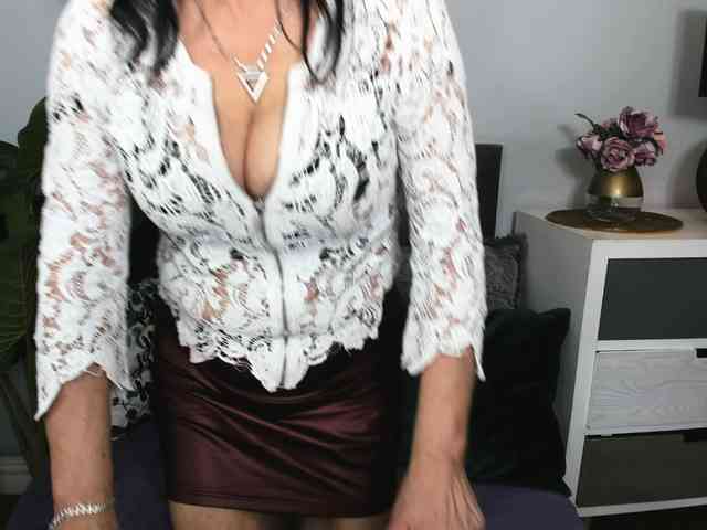 CrystalWomenX webcam