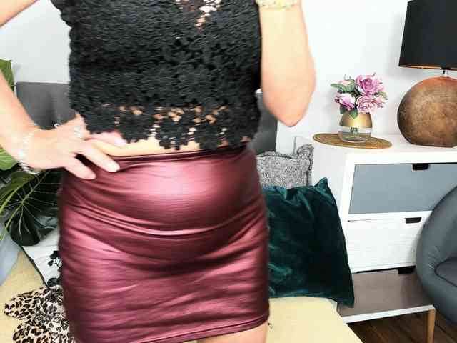 CrystalWomenX webcam