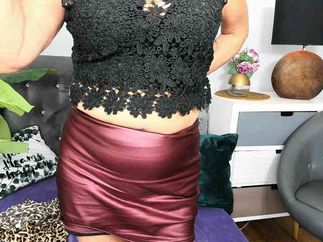 CrystalWomenX webcam