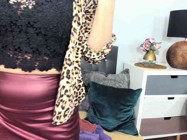 CrystalWomenX webcam