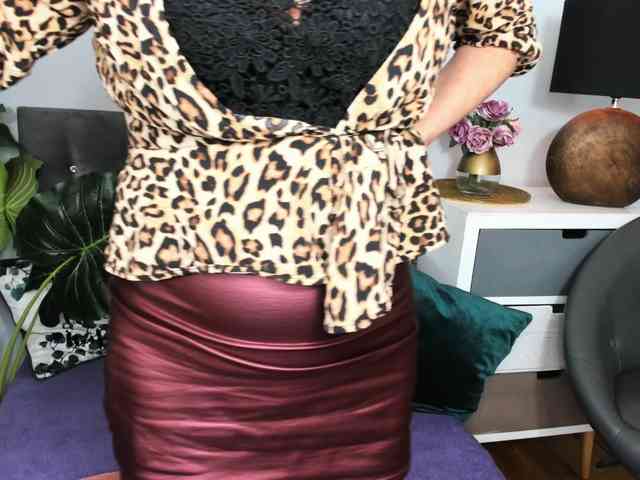 CrystalWomenX webcam