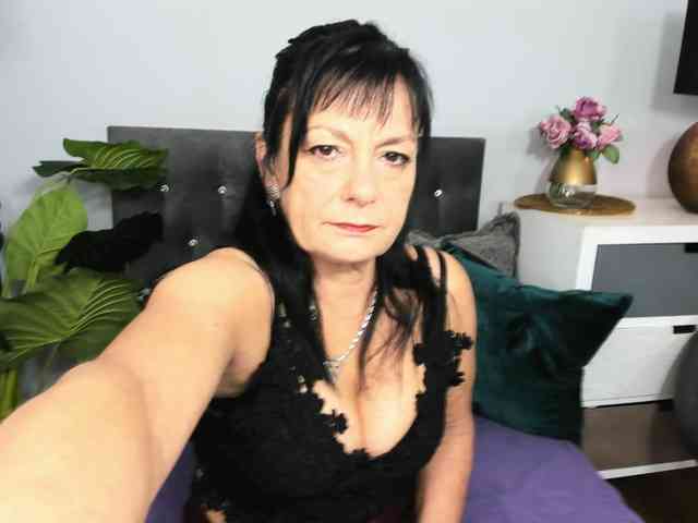 Model: CrystalWomenX
