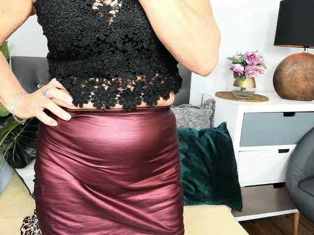 CrystalWomenX webcam