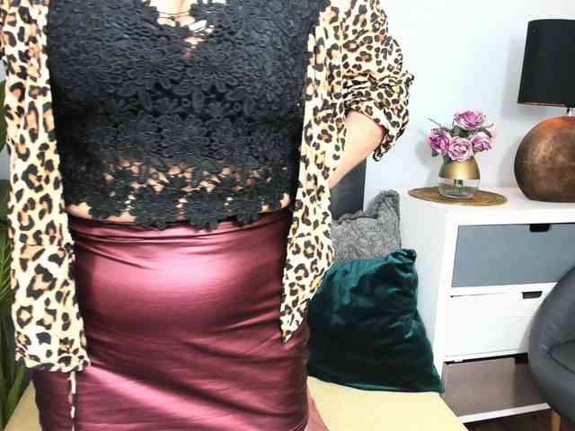 CrystalWomenX webcam