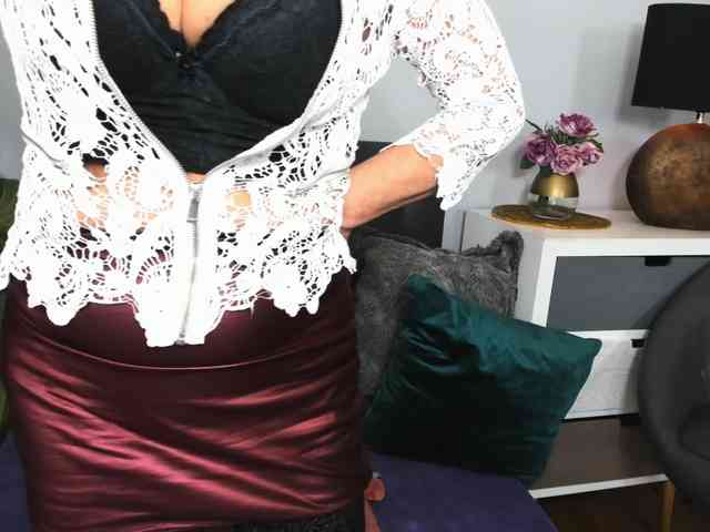 CrystalWomenX webcam