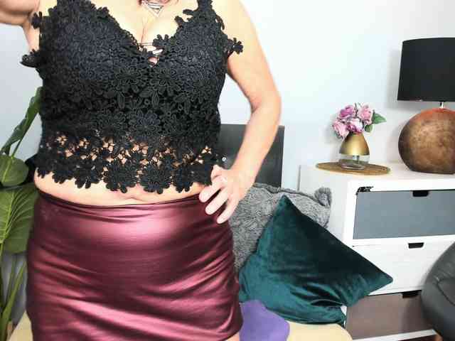 CrystalWomenX webcam